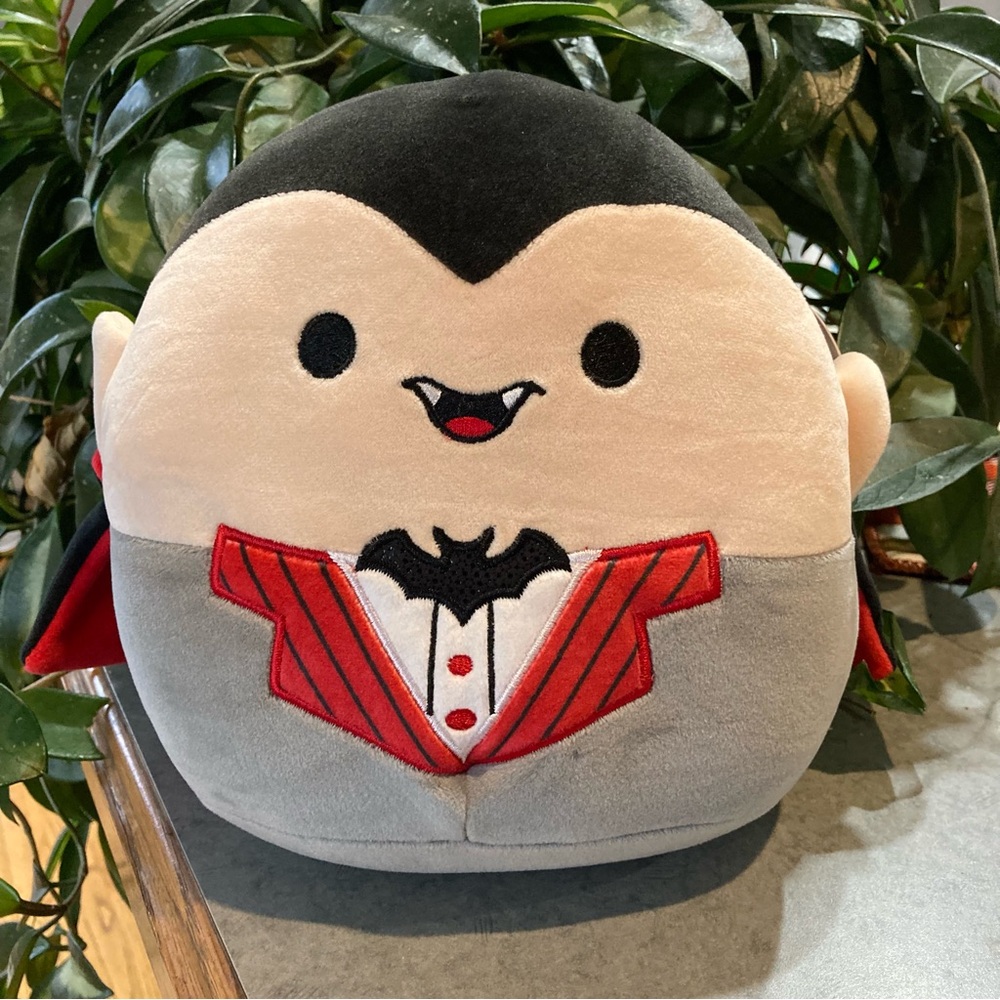 Squishmallows 8" Vlad the Vampire Halloween Squad Plush Jazwares NEW with TAGS
